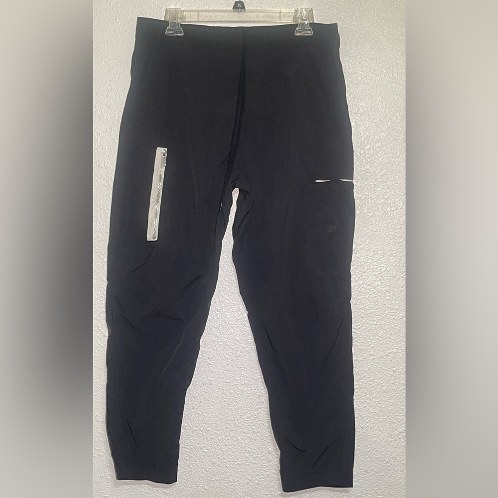 Nike Black women’s drawstring crop pants size medium